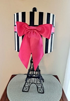 💖Eiffel Tower Table Lamp with Striped Shade and Pink Bow - Image 1 of 4