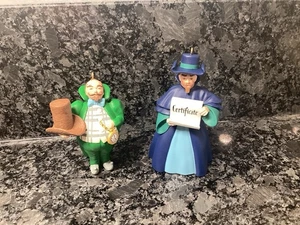 Hallmark 1998 Munchkinland Bürgermeister und Gerichtsmediziner - Zauberer von Oz Ornament QX6463 - Bild 1 von 7