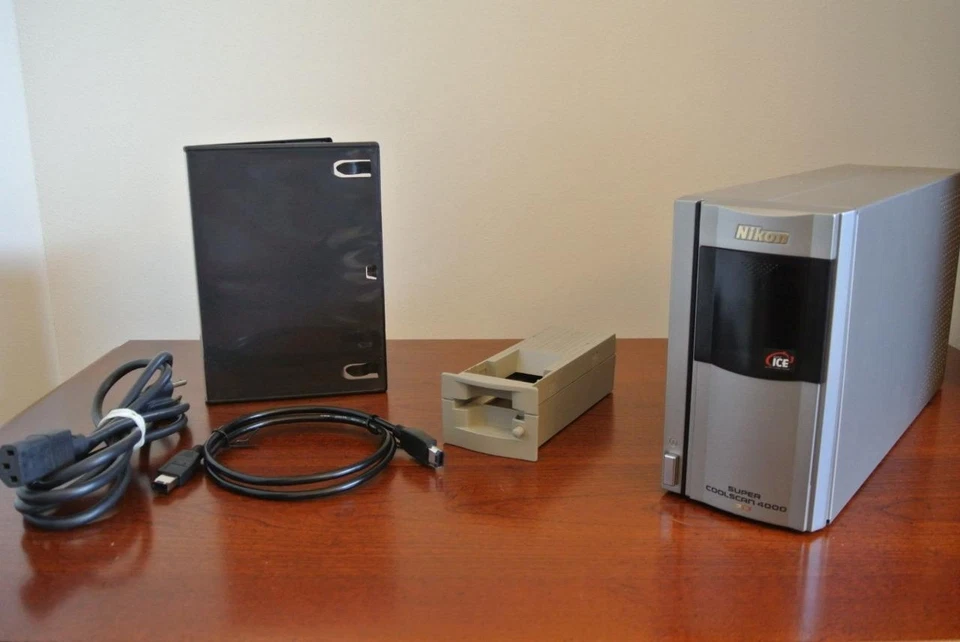 NIKON CoolScan 4000 SLIDE Scanner for Apple Computers FireWire IEEE1394 - Image 1 of 1