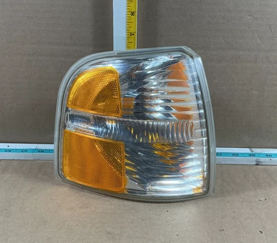 2004-2005 Ford Explorer Right Passenger Side Turn Signal Corner/Park Light - Image 1 of 4