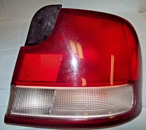 1994 1995 HYUNDAI ELANTRA TAILLIGHT PASSENGER SIDE VERY GOOD CONDITION. OEM - Picture 1 of 4