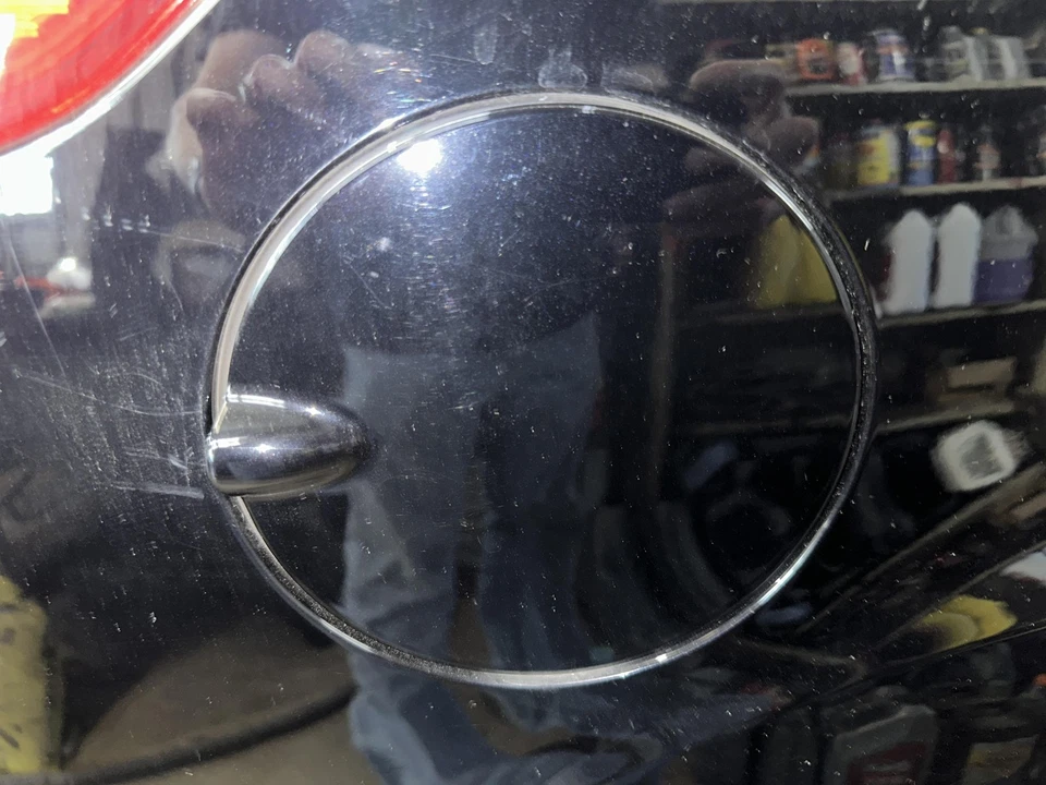 12-18 FORD FOCUS Fuel Tank Door SHADOW BLACK PAINT CODE G1 Foto 1 de 1