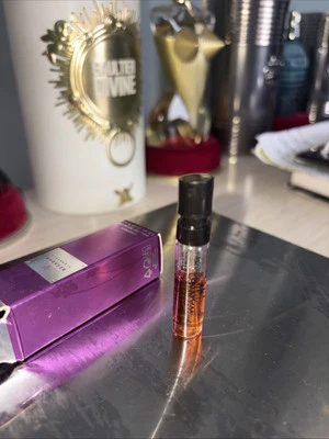 Azzaro Wanted Girl тоник туалетная вода спрей образец 0,05 унц · 1,5 мл · бесплатный дополнительный подарок - Изображение 1 из 4