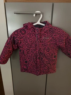 Girls Columbia Hooded Puffer Winter Jacket Size 3. Pink &Navy Print Pre Owned - Image 1 of 4