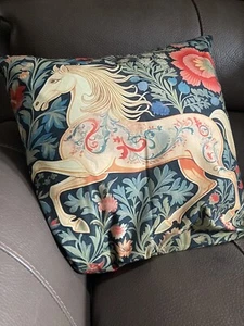 Vintage Style Equestrian Cushion - Picture 1 of 1