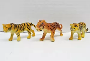 3 TIGRI: Personaggi giocattolo in plastica che vanno da 2 1/2" a 3" (#2150) - Foto 1 di 5