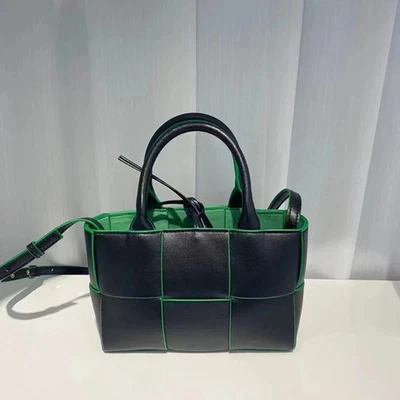 Bottega Veneta Medium Arco Tote in Intrecciato Nappa - Image 1 of 4