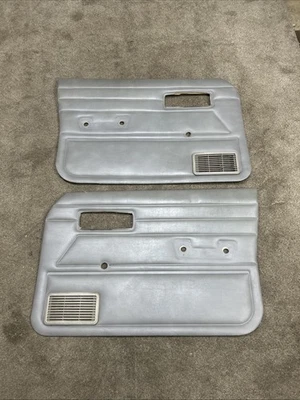84-96 Jeep Cherokee XJ Pair Of Front Driver & Passenger Manual Door Panels OEM - Image 1 of 4