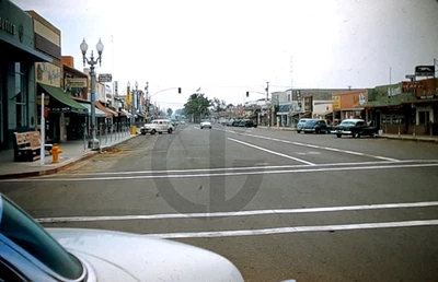 Rua principal/distrito comercial, carros+, Turlock Califórnia?: corrediça 35 mm da década de 1950 - Imagem 1 de 4