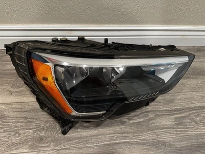 2019-2023 奥迪 Q3 右前侧反射器 LED 车头灯 原始设备制造商 83A941012B — 第 1/4 张图片