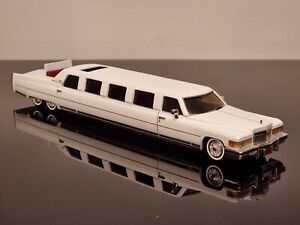 Elegance 1976 Cadillac Limousine Double Axle Rumble Seat 6 Wheels 1/43 Limited 3