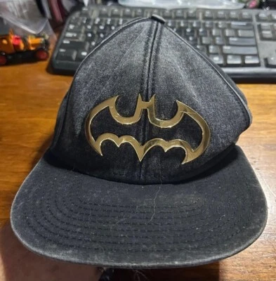 Gorra de béisbol BATMAN DC Comics emblema de metal dorado negra con cierre a presión #QP Foto 1 de 4