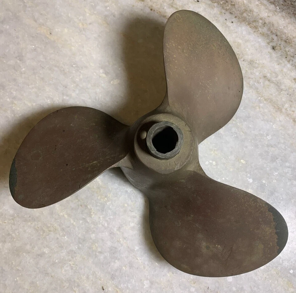 Hélice marina antigua para barco de latón para diestros 92 111M tres accesorios de 3 hélices Foto 1 de 4