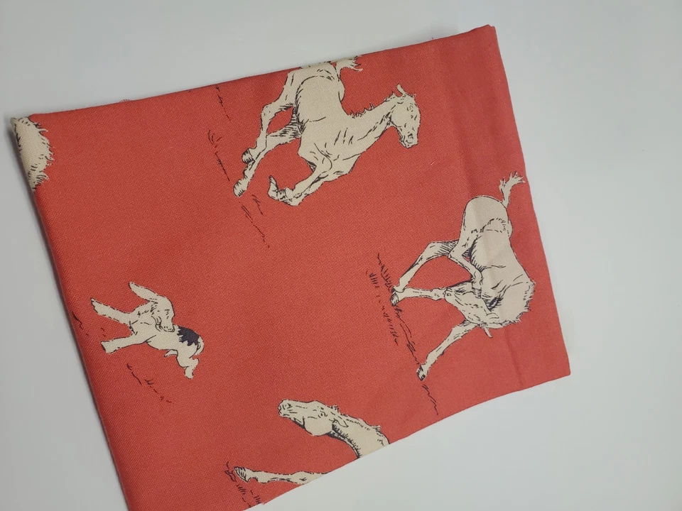 Tela Erin Michael Pura Raza Caballo Rojo Moda Algodón Coser Edredón Fuera de Uso Cuarto Graso  Foto 1 de 2