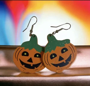 Orecchini vintage firmati AAi in legno Jack-O-Lantern Halloween zucca traforati - Foto 1 di 7