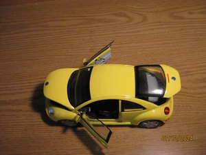 1/18 VOLKSWAGEN NEW BEETLE IN PALE YELLOW (1) , BY , MAISTO, NO BOX - Picture 1 of 20