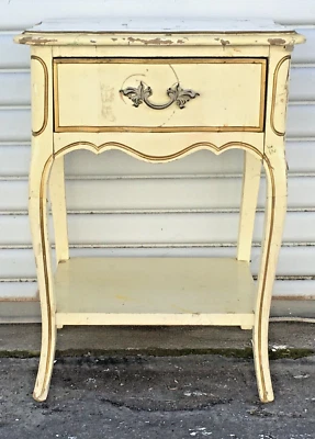 Винтажная деревянная прикроватная тумбочка Dixie French Provincial - Изображение 1 из 4