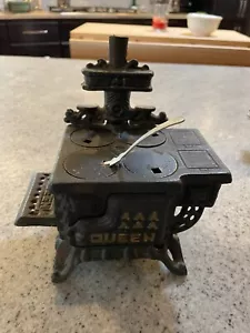 Vintage Queen Gusseisen Miniatur Herd Spielzeug Deko Metall Miniatur - Bild 1 von 6