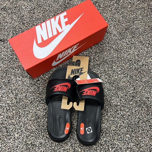 Nike Victori One Slide Uomo Nero University Rosso Nero (CN9675 004)