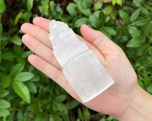 Selenite Skyscraper / Selenite Tower 4" Tall (10 cm Selenite Crystal Healing) - Picture 1 of 9