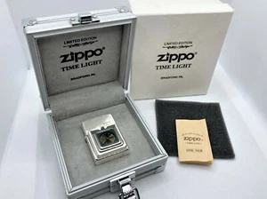 ZIPPO 2003 Limited Edition ZEITLICHT Uhrenanzünder quadratisches Zifferblatt mit Befestigungsetui - Bild 1 von 12