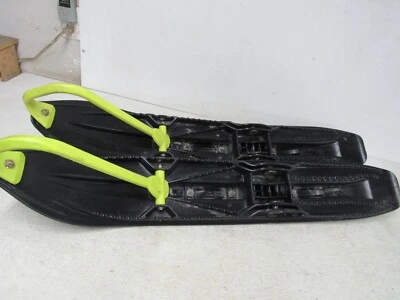 17 POLARIS RMK PRO 800 AXYS SKIS GRIPPER STOCK MOUNTAIN HOOPS GREEN STOCK #6259 Foto 1 de 4