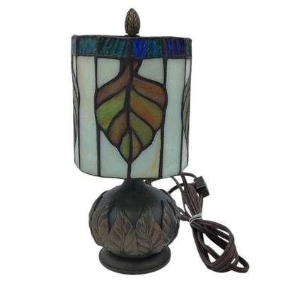 Lámpara de mesita de noche de vitral Quoizel 11" pantalla de barril hoja de resina pesada Foto 1 de 4