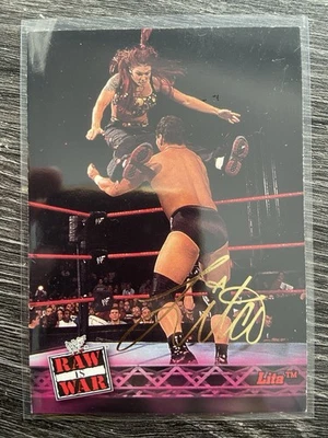 2001 Fleer WWF Raw is War - Lita #6 (RC) Wrestling Trading Card - Image 1 of 2