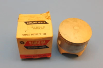 NOS YAMAHA IT400 TZ400 1ST O/S 0.25 (85.25MM) PISTON PART# 2K8-11635-00-00 - Image 1 of 4
