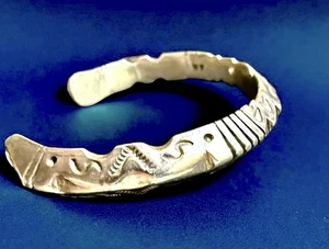 Signed AM ALFRED MARTINEZ Sterling Silver Carinated Cuff Bracelet 6.5” EUC!! - Picture 1 of 7