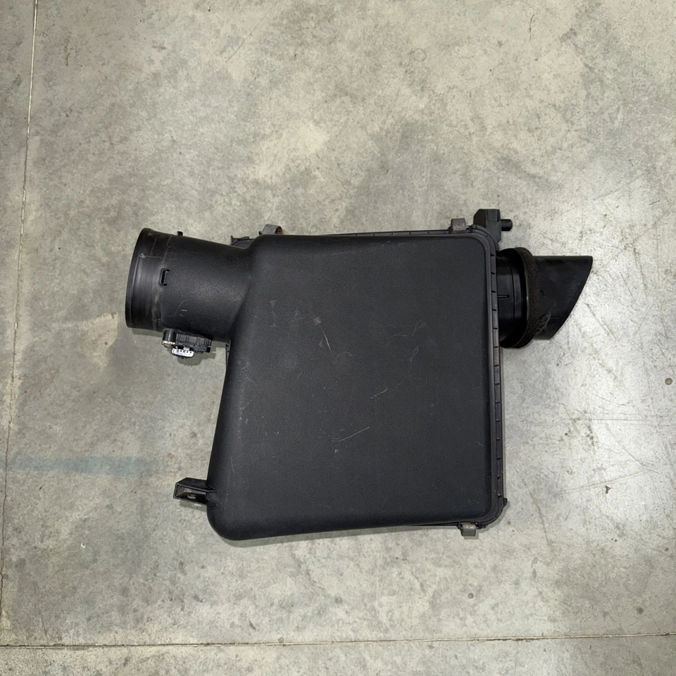 Caja de admisión de filtro de aire Toyota Tundra 2007-2021 solo OEM Foto 1 de 4