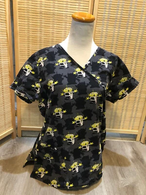 Scrubs Scrub Top Cartoon Pixar Toy Story Alien Medium M (H402) - Image 1 of 4
