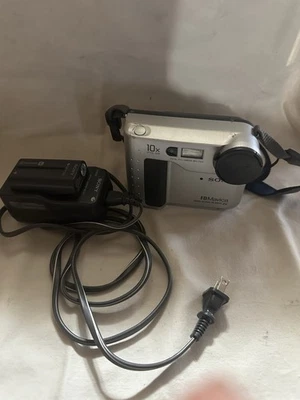Sony Mavica MVC-FD71 Digital Camera/ Battery/ Sony Mavica Bag  Vintage/DWk175 - Image 1 of 4