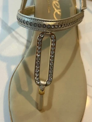 Sandalia Tanga Mujer Onex Plateada con Cristales Talla 8 Foto 1 de 4