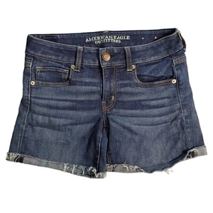 Pantalones cortos de mezclilla para mujer American Eagle Outfitters talla 6 lavado oscuro altura media - Imagen 1 de 9