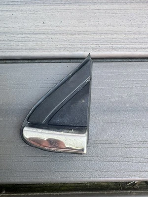 Chevrolet Equinox 2018-2023 guardabarros delantero superior trasero moldeado OEM Foto 1 de 2