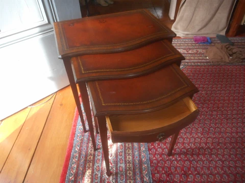 Antique/VTG Henredon style 3 pcs wood nesting, embossed leather top end tables Cover