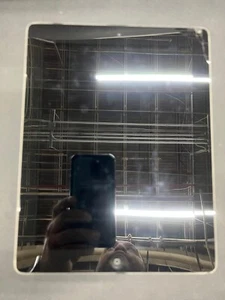 Apple iPad 2 16GB Wi-Fi A1395 Silver *DEFECTIVE CRACKED SCREEN* - Picture 1 of 2