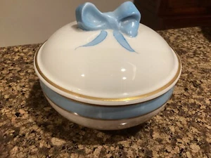 Limoges France Round Sugar Bowl/Candy/Trinket Box Blue Bow Chamart Porcelain - Bild 1 von 4