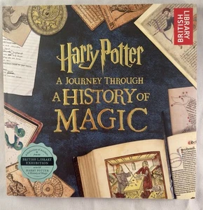 Harry Potter: Eine Reise durch eine Geschichte der Magie - Taschenbuch - Neu - Bild 1 von 4