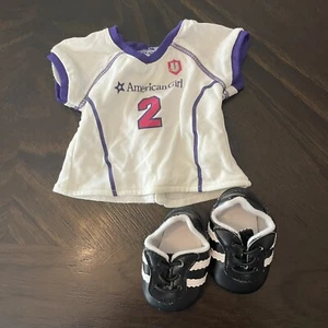 Camiseta y zapatos de fútbol American Girl 2011 - Imagen 1 de 7