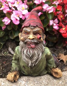 7 Inch Resin Scary Crawling Zombie Garden Gnome Décor Figurine - Picture 1 of 6