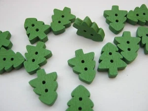 10 Green Wood Christmas Tree Buttons 18mm (3/4") for Christmas Jumpers Crafts - Picture 1 of 2