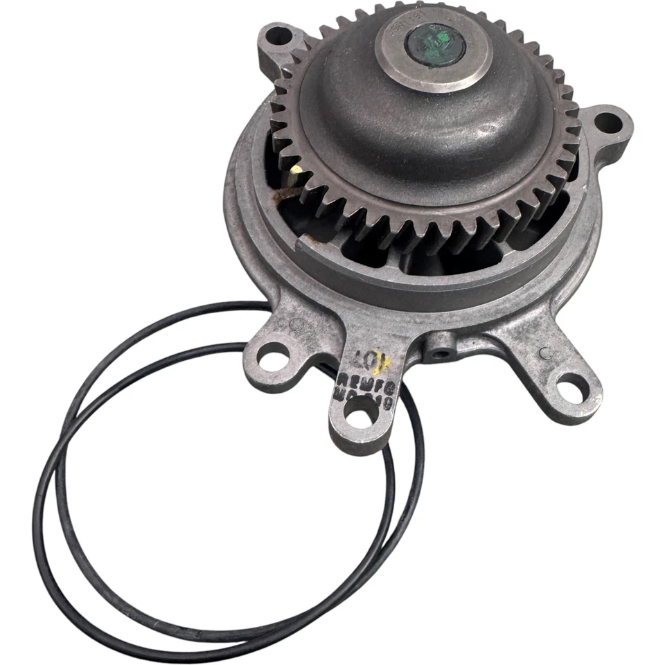 REMAN CARQUEST 58-595 Water Pump FOR 01--05 Sierra/ Topkick/ Silverado/ Kodiak - Image 1 of 4