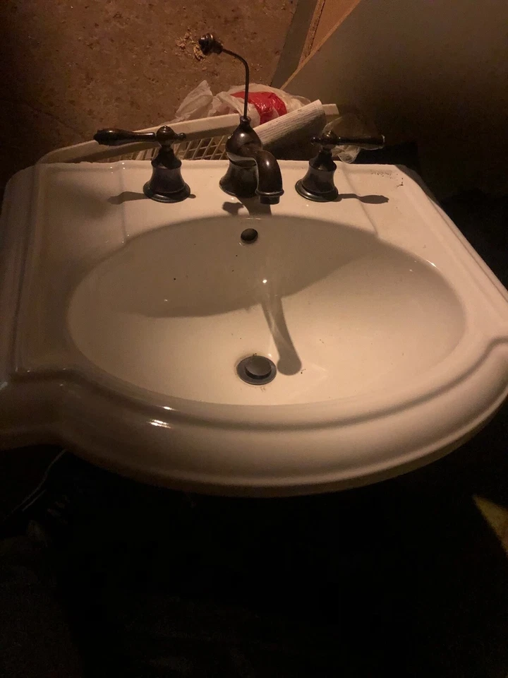 Lavabo pedestal de baño porcelánico - Usado pero en buen estado. Foto 1 de 1