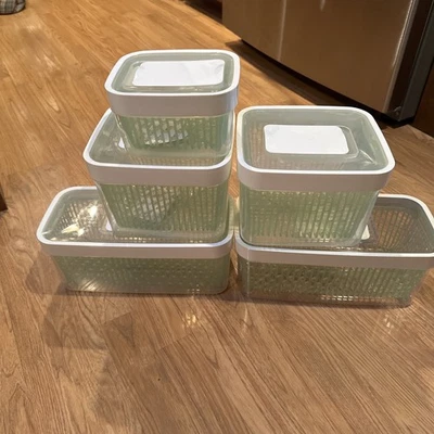 LOT of 5 OXO GOOD GRIPS GREENSAVER PRODUCE KEEPERS! 4.3 QT (2), 5 QT(2), 1.5Qt - Image 1 of 4