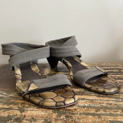 Sandalias para mujer Donald J. Pliner con correa elástica tacones de reptil en relieve talla 8,5 N Foto 1 de 4