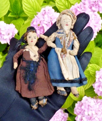 POUPÉES ANCIENNES MINIATURES lot 2 Arlésiennes en tissu vers 1920/ 1930 - Photo 1/4