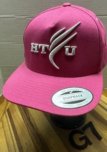 NEU OHNE ETIKETT DAMEN HTFU KLEIDUNG MÜTZE DRUCKKNOPFLASCHE VERSTELLBAR PINK NIE GETRAGEN!!!! G7 - Bild 1 von 3