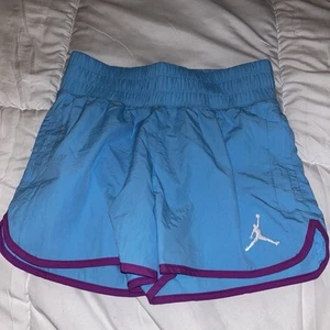 NWOT Authentic Air Jordan Girls Blue Basketball Shorts Size M (10-12yrs.) - Picture 1 of 3